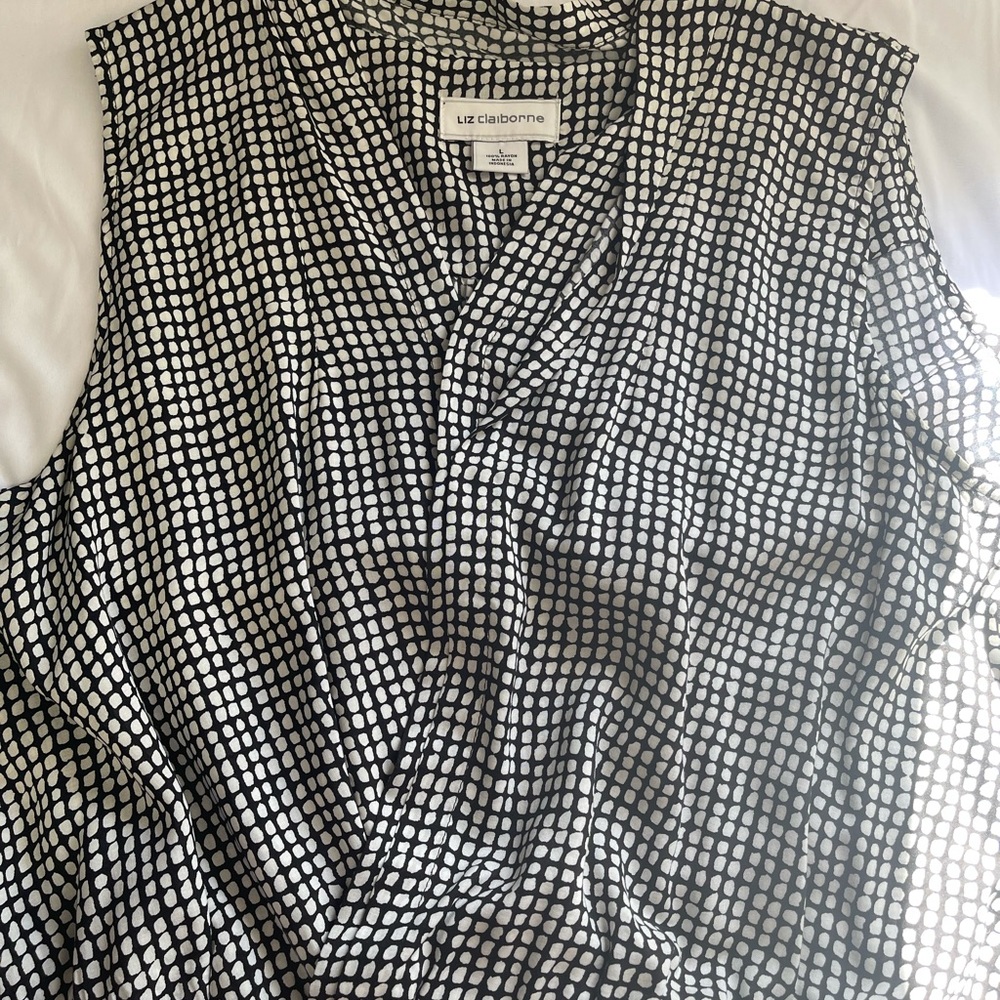Liz Claiborne black and white flowy top